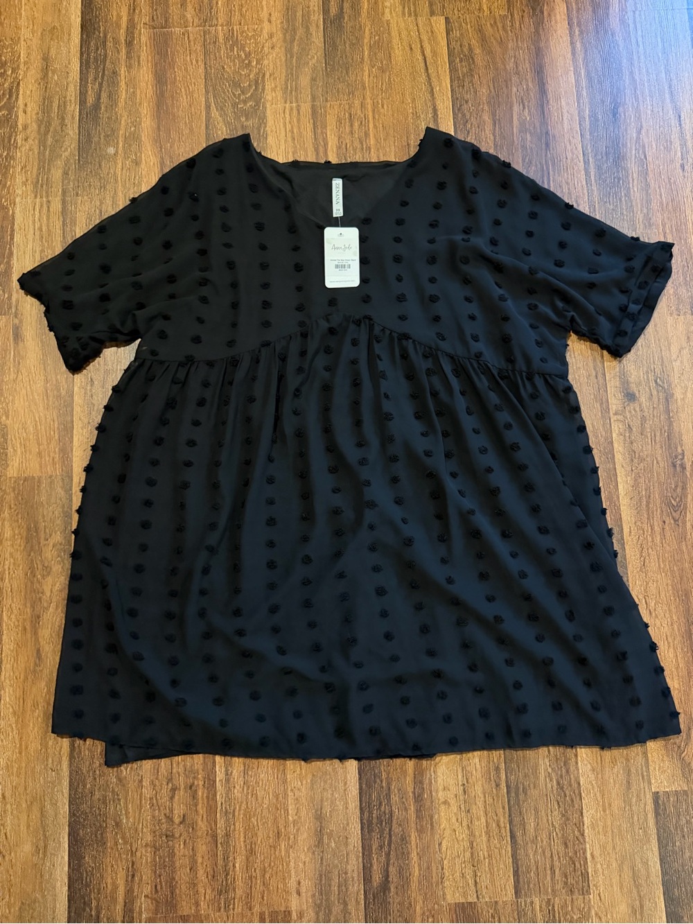 Zenana Outfitters Black Dot-Texture Short Sleeve Tunic 3X
